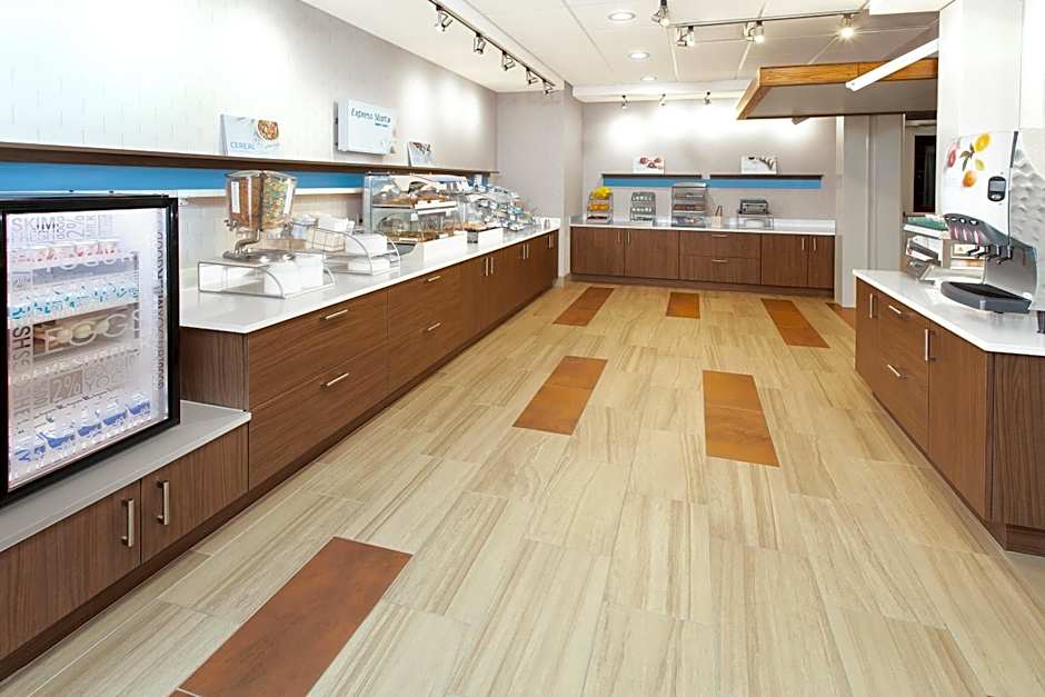 Holiday Inn Express & Suites Sterling Heights-Detroit Area By IHG