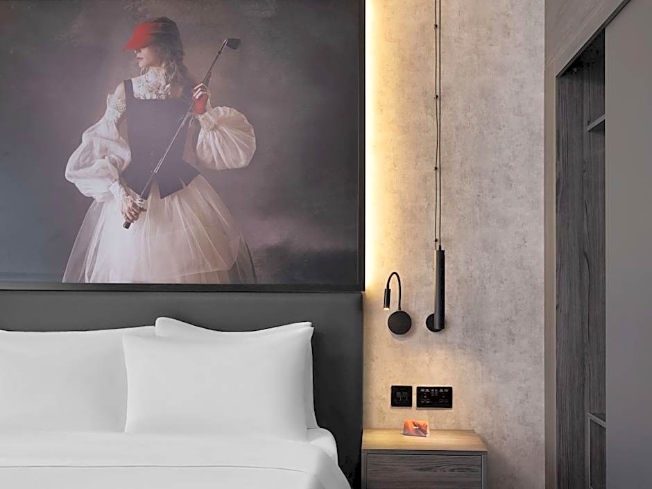 Radisson Red London Gatwick Airport