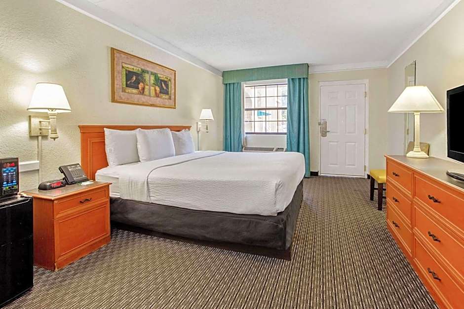La Quinta Inn & Suites by Wyndham Tampa Bay Pinellas Park Clearw