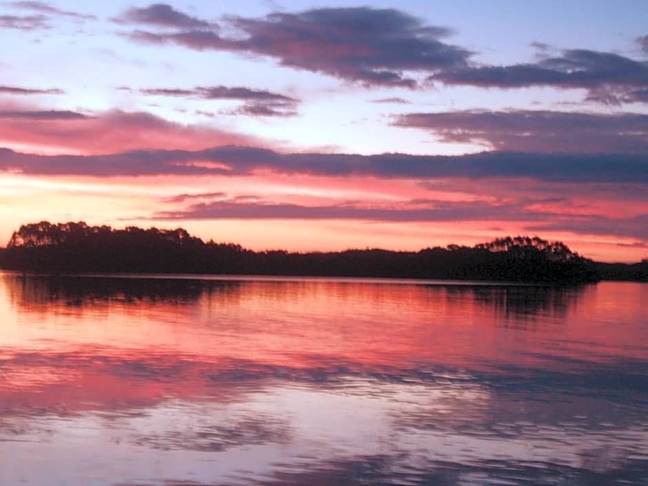 Regatta Point Tavern & Holiday Villas