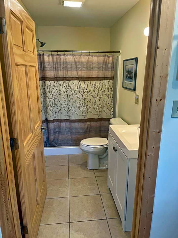 Creekside Downtown Vacation Suites, Only Adults 25 or older