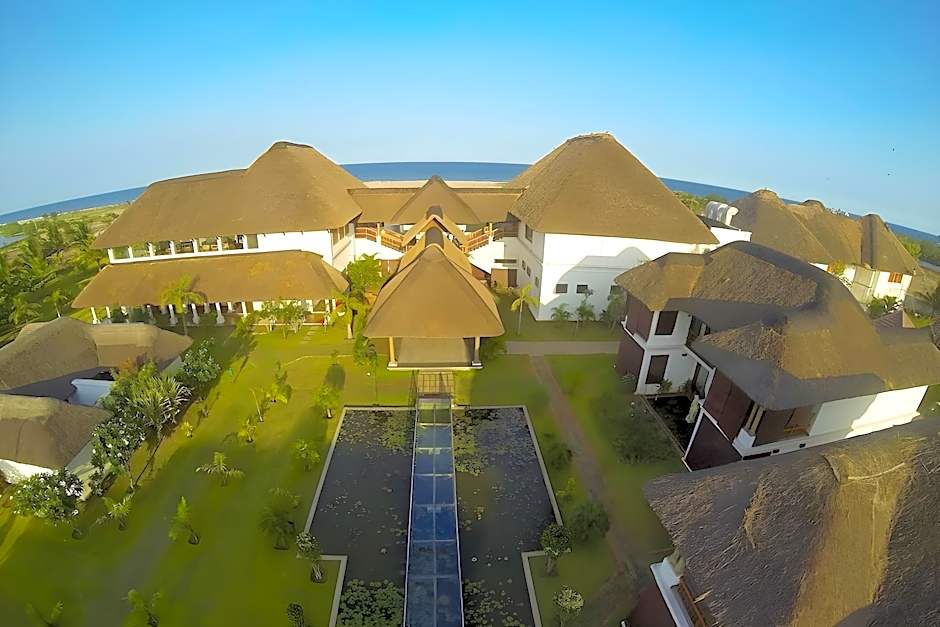 Le Pondy - Beach and Lake Resort