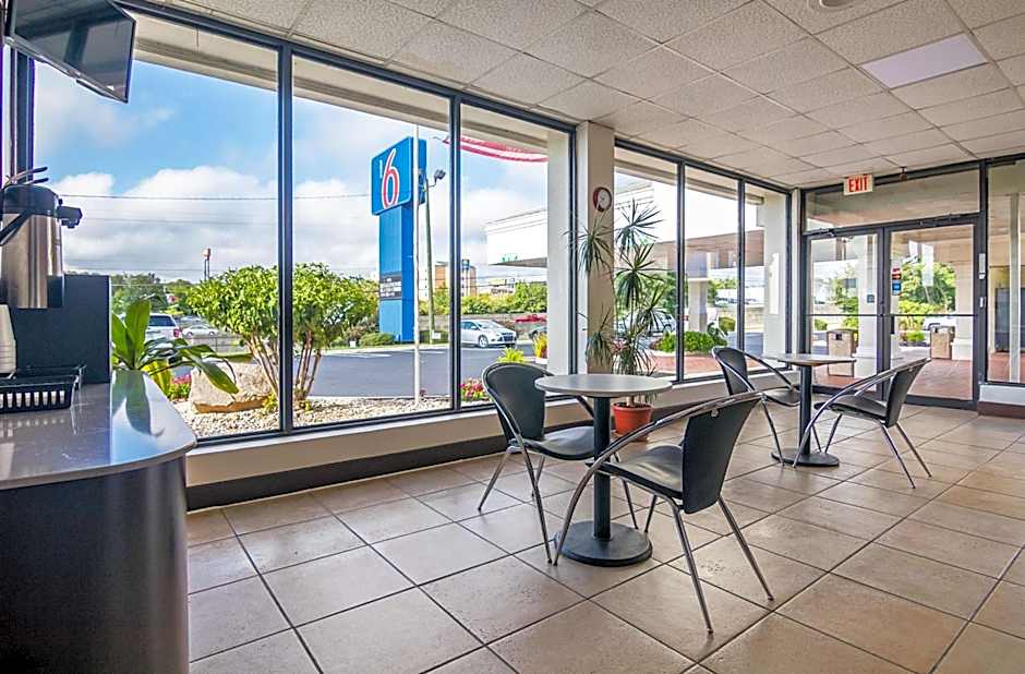 Motel 6-Conyers, GA