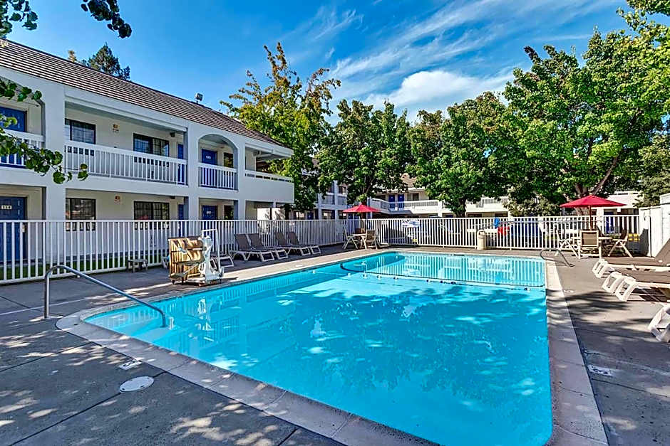 Super 8 by Wyndham Santa Rosa North