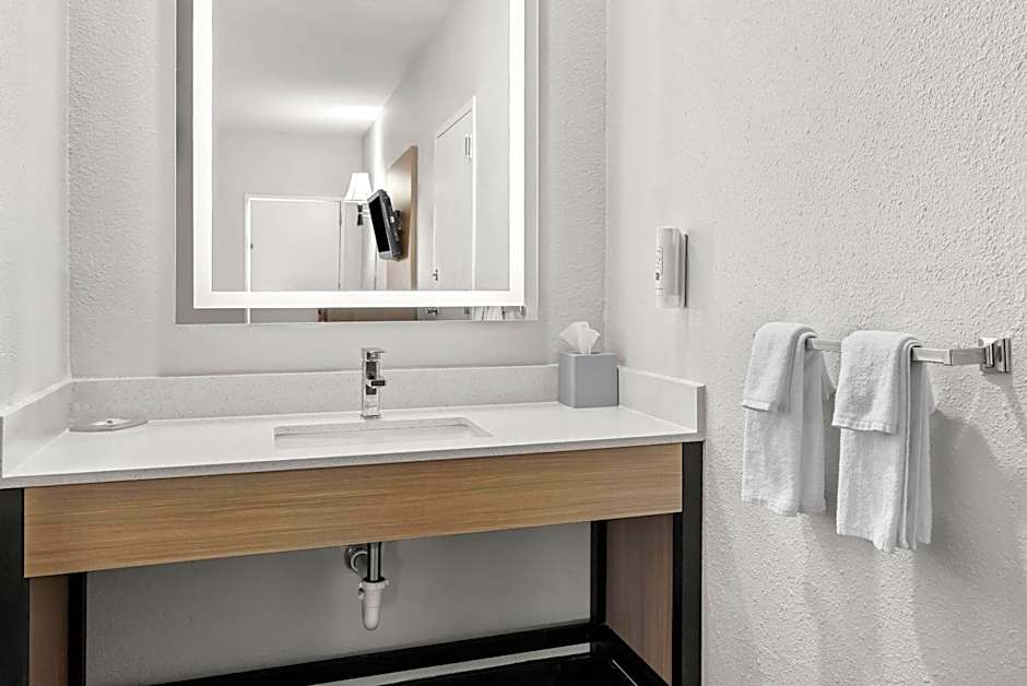 Quality Inn & Suites Sunport Airport Albuquerque