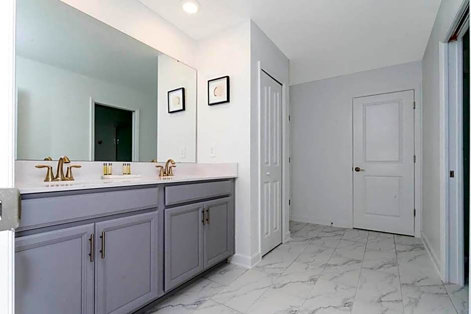Super nice and spacious 9BDR home