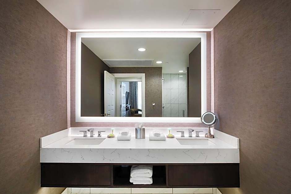 Ambassador Hotel Kansas City, Autograph Collection by Marriott