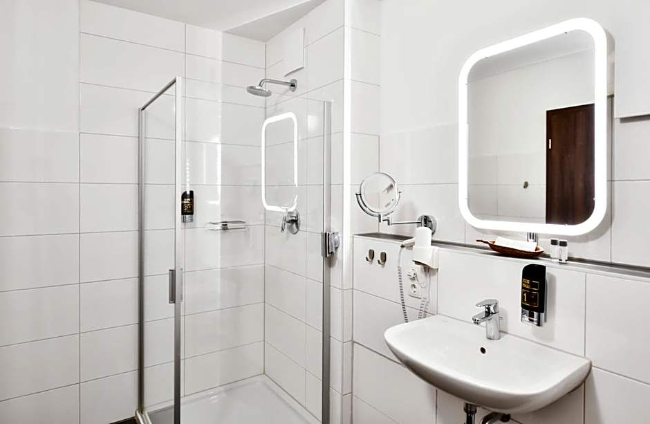 Four Stars by City Hotel