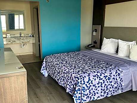 Standard Room with One King Bed - Non-Smoking