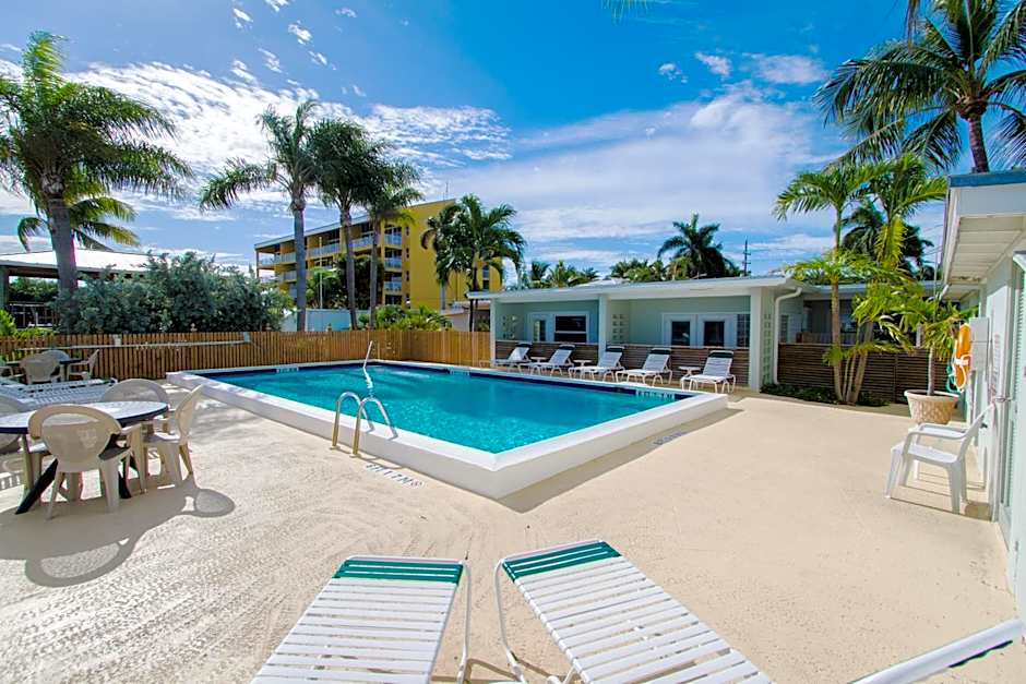 Harborside Motel & Marina