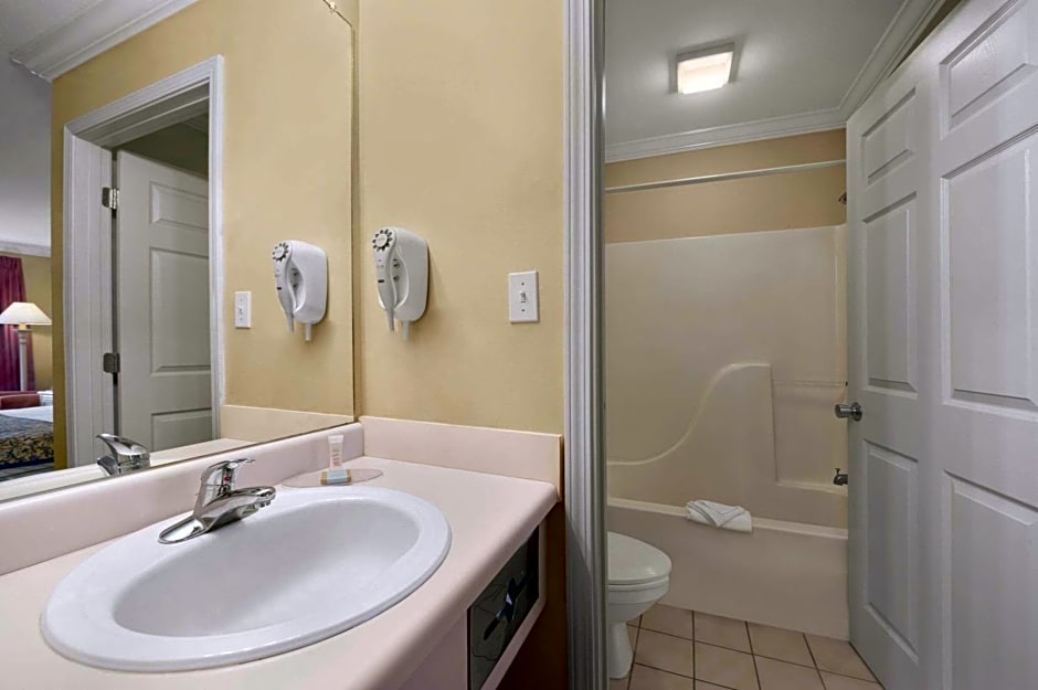 Travelodge by Wyndham Ocean Springs