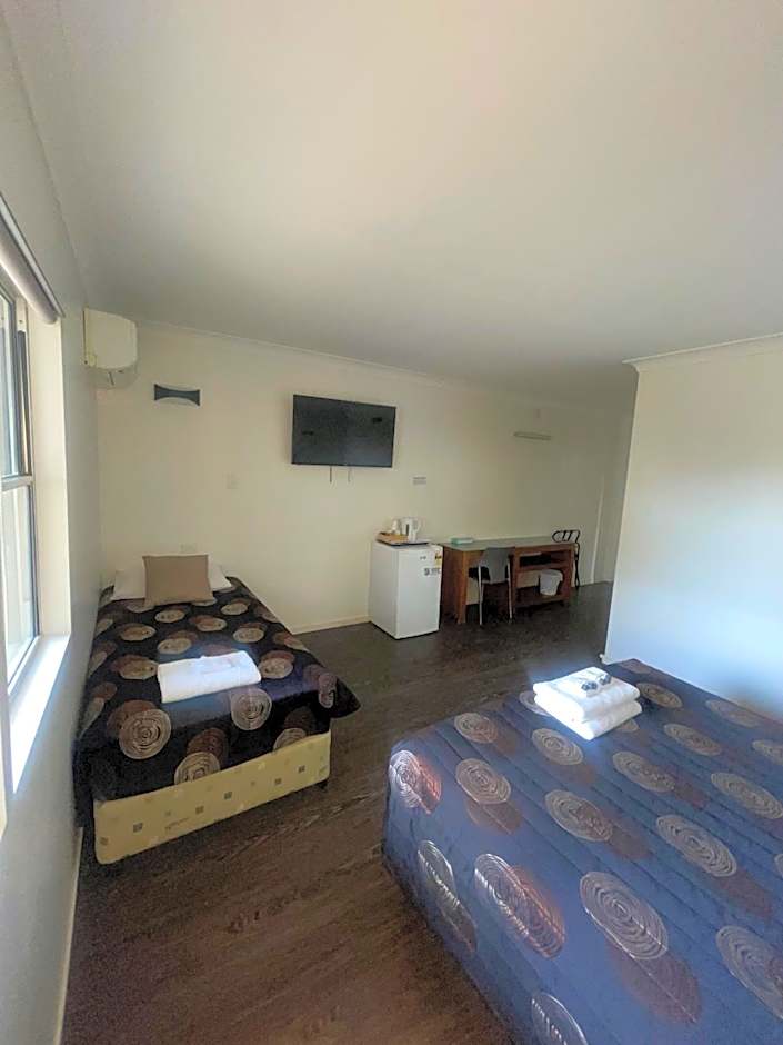 Coal n Cattle Hotel Motel