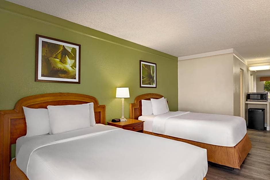 Baymont by Wyndham Daytona Beach/Intl Speedway