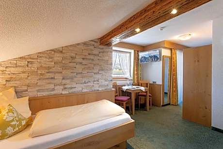 Twin Room with Balcony