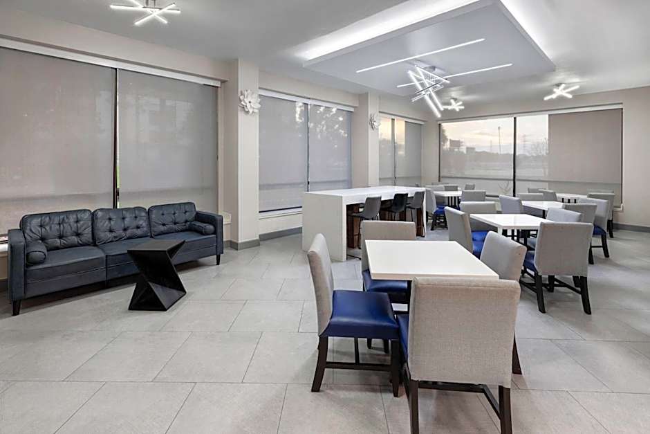 La Quinta Inn & Suites by Wyndham Houston Stafford Sugarland