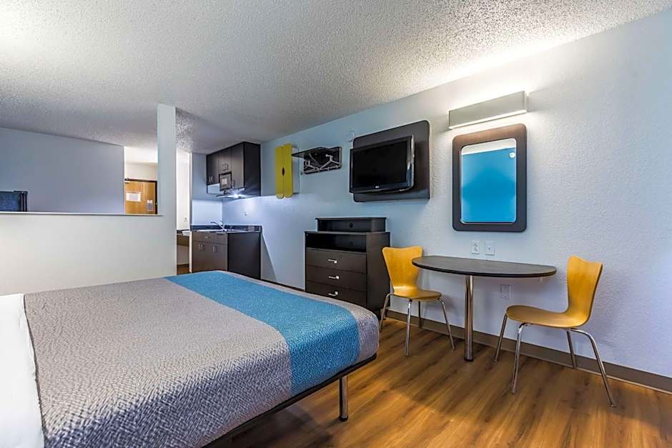 Motel 6-Indianapolis, IN - Southport