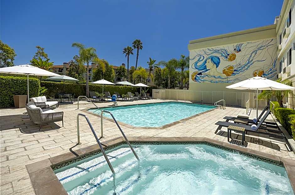Redondo Beach Hotel, Tapestry Collection by Hilton