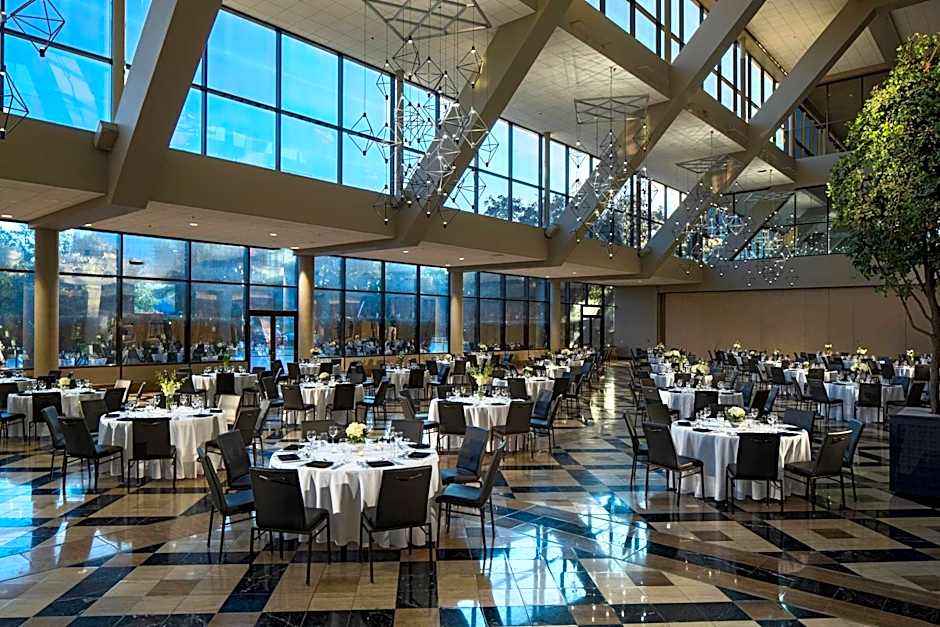 Renaissance by Marriott Dallas Addison Hotel