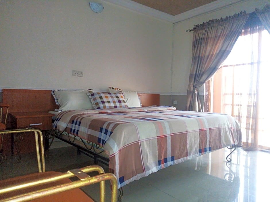 Aquatic Suites & Lounge