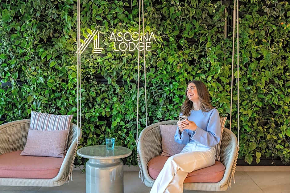 Ascona Lodge, Pool & Garden Retreat