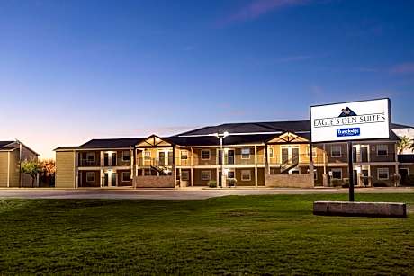 Eagle's Den Suites Kenedy a Travelodge by Wyndham