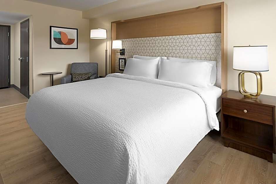 Holiday Inn & Suites Richmond West End by IHG