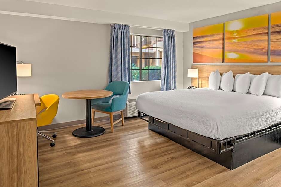 Days Inn & Suites by Wyndham Artesia