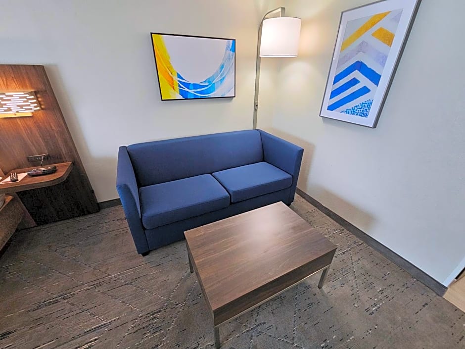Holiday Inn Express Hotel & Suites Cincinnati-Blue Ash By IHG