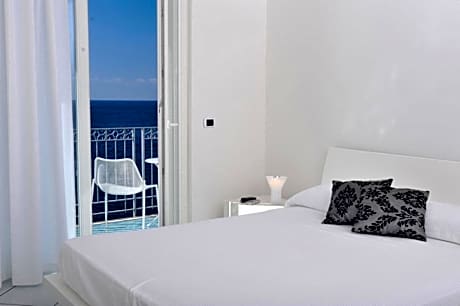 Deluxe Double Room with Sea View