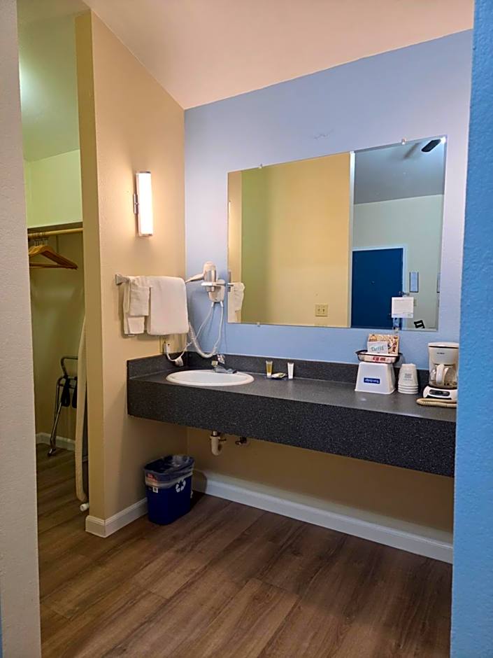 Travelodge by Wyndham Wenatchee
