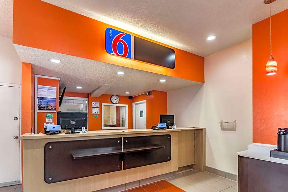 Motel 6-Raleigh, NC - Cary