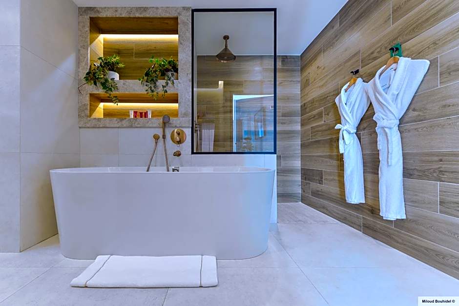 GOLDEN TULIP LYON OUEST TECHLID Hotel & Spa