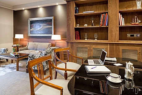 Suite Courtyard - The Wellington Club