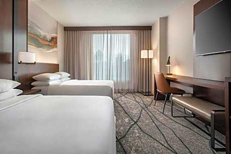 Queen Room with Two Queen Beds - Club Access