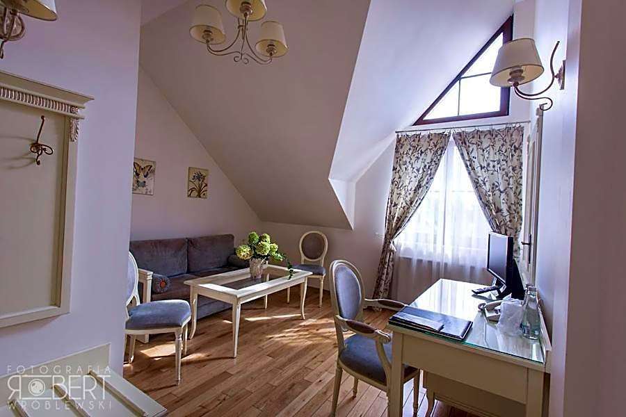 Villa Estera - Hotel & Restauracja