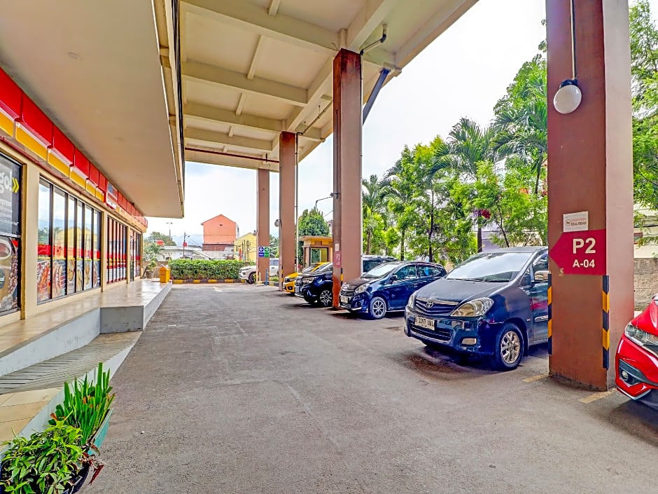 OYO Life 92735 Apartemen Tamansari Panoramic By Santuy