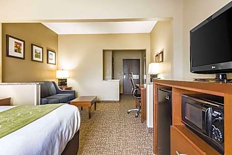 Queen Suite - Accessible/Non-Smoking