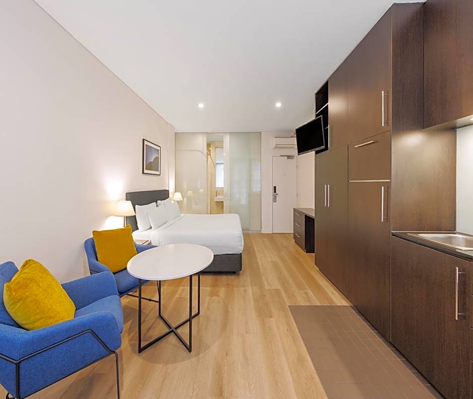 Oaks Melbourne on Collins Hotel