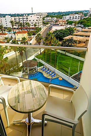Family Room with Sea View
