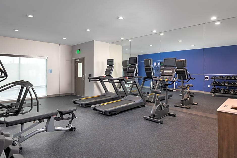 Holiday Inn Express & Suites - Hawaiian Gardens By IHG