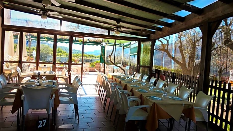 Hostal y Apartamento Rural Los Naranjos