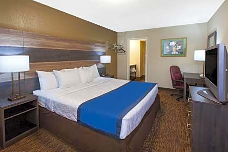 1 King Bed and 2 Double Beds Suite Non-Smoking