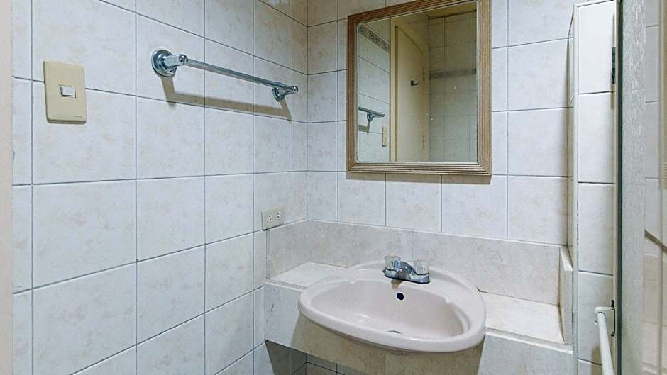 Royal Am Rei Hotel by RedDoorz