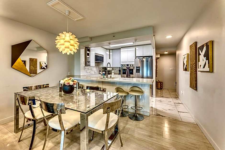 Art Deco Broadway Queen Room