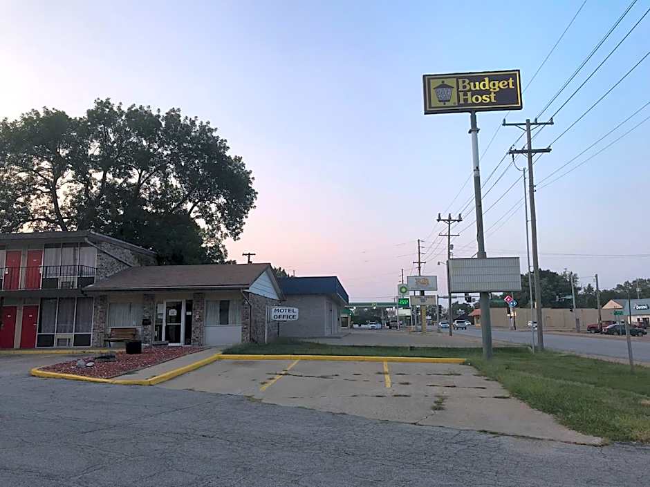 Budget Host Village Inn