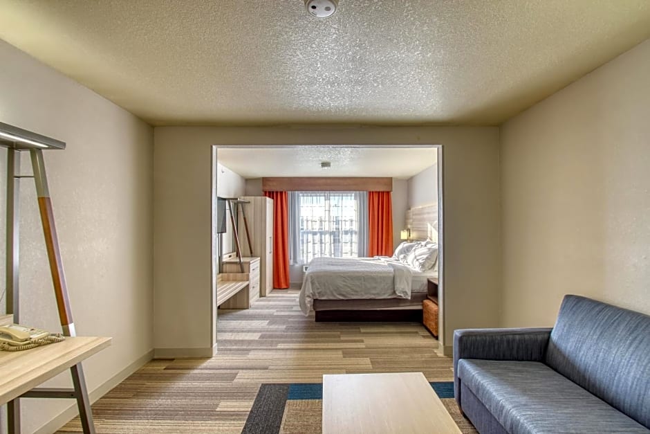 Holiday Inn Express Hotel & Suites Milwaukee Airport