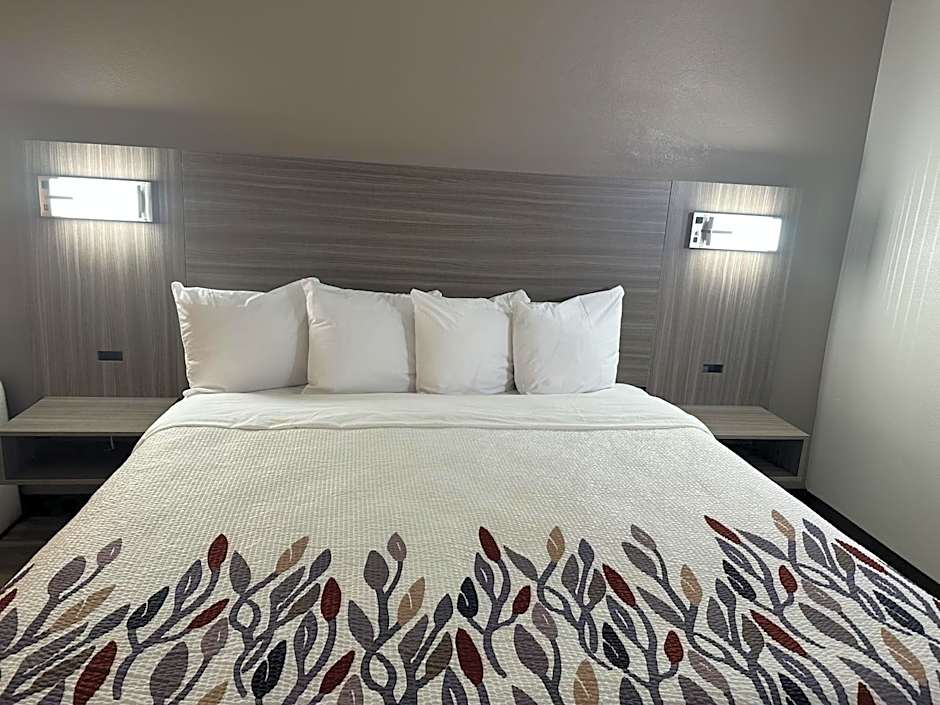 Red Roof Inn & Suites Middleborough