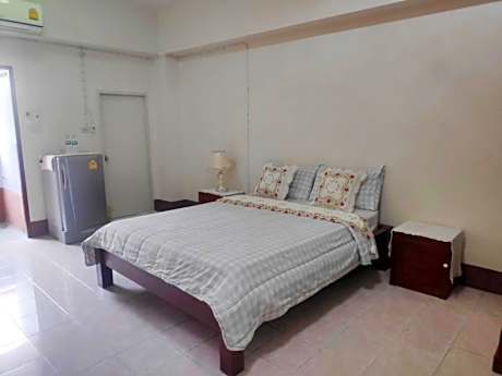 Chanathinat Place