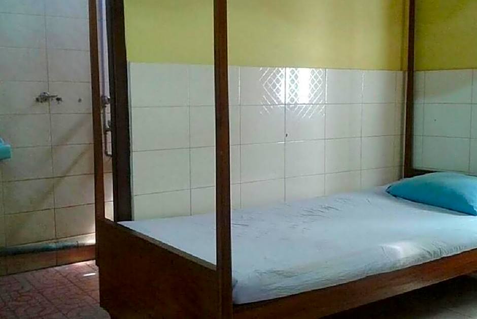 Goroomgo Central Guest House Agartala