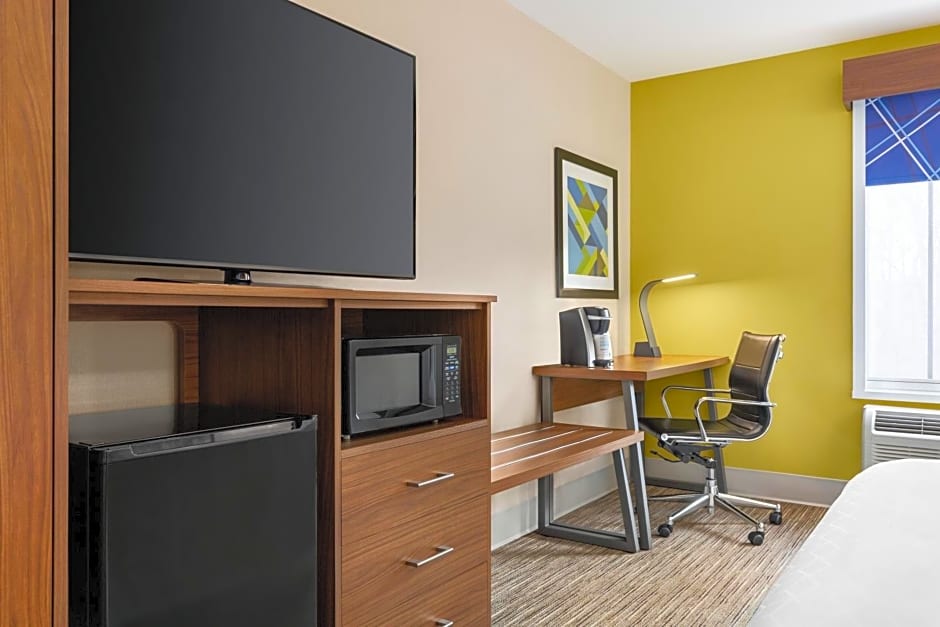 Holiday Inn Express & Suites Philadelphia - Mt. Laurel By IHG